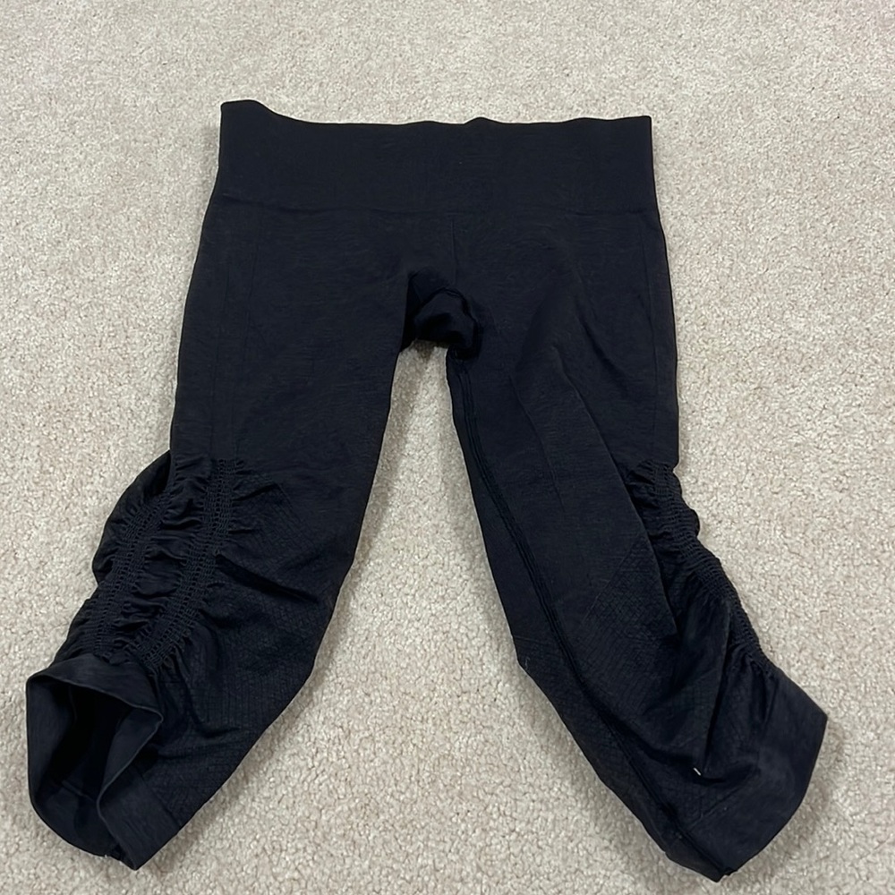 ruched cropped heathered black lululemon leggings